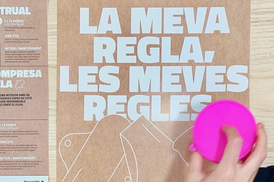 Les farmàcies repartiran productes menstruals reutilitzables gratuïts el 2024
